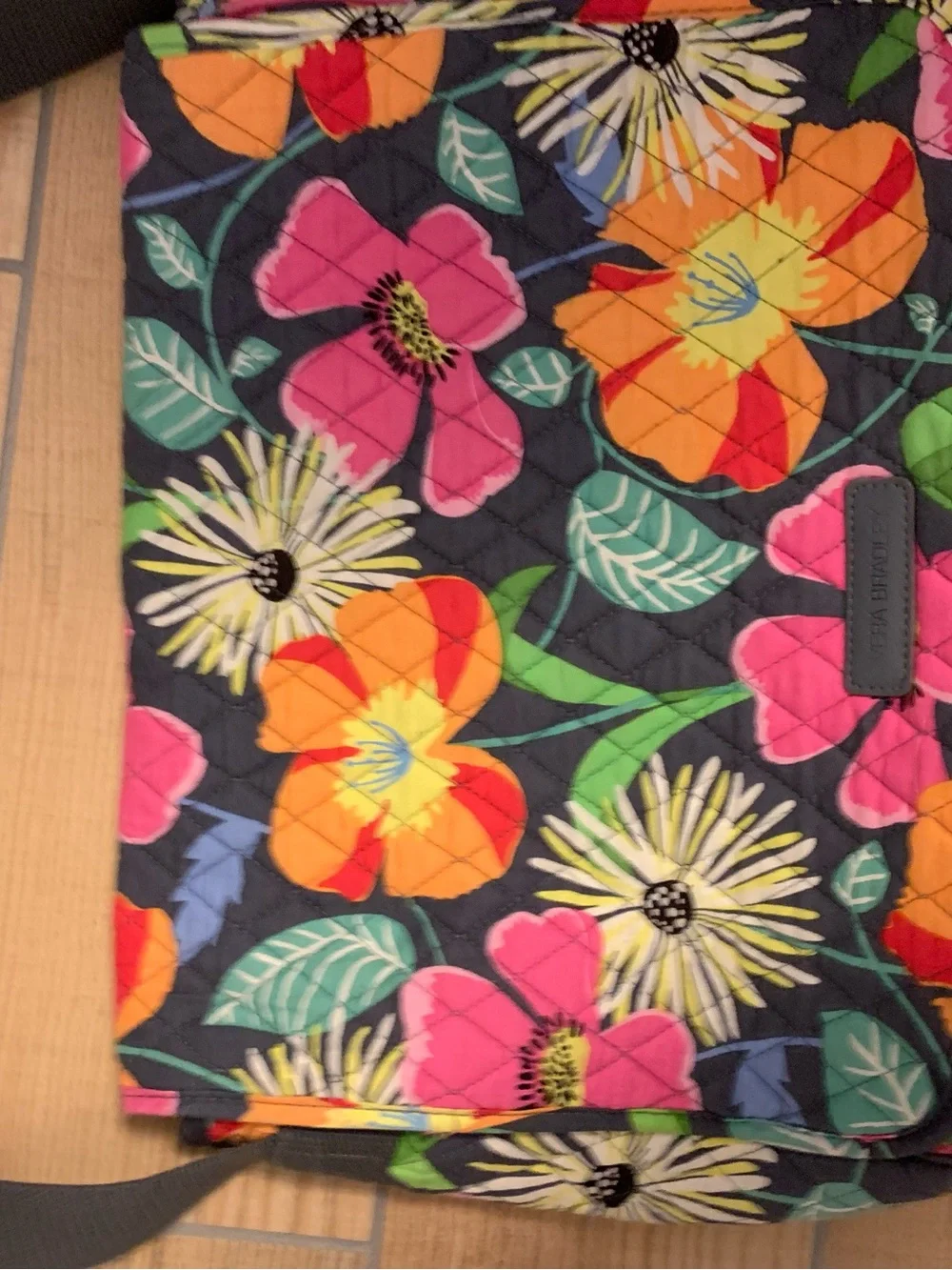 Vera Bradley jazzy blooms messenger bag
